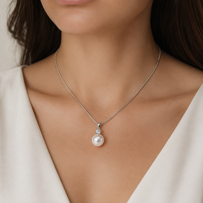White South Sea Pearl Pendant set in 18K White Gold 12mm 241930