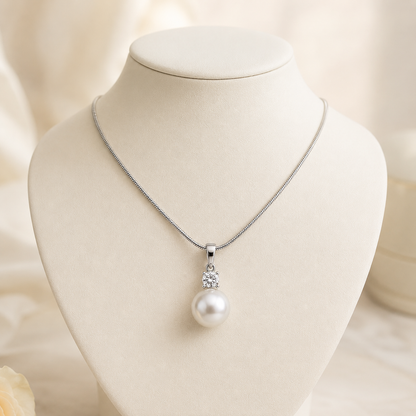 White South Sea Pearl Pendant set in 18K White Gold 12mm 241930
