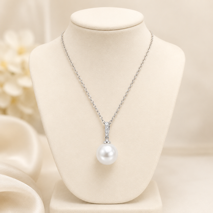 White South Sea Pearl Pendant set in 18K White Gold 10.6mm 256162