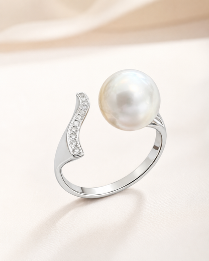 White South Sea Pearl Ring set in 14K White Gold 13.55mm Diamond 0.09CT 256166