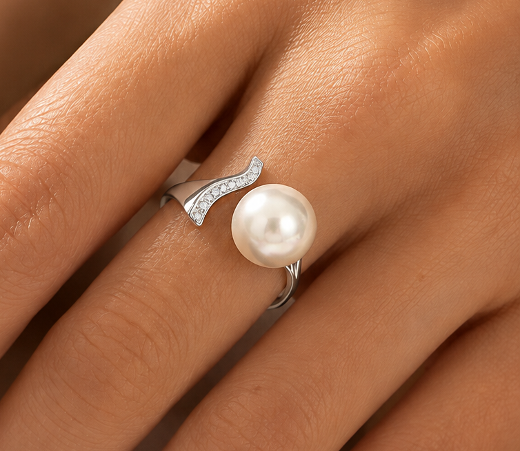 White South Sea Pearl Ring set in 14K White Gold 13.55mm Diamond 0.09CT 256166