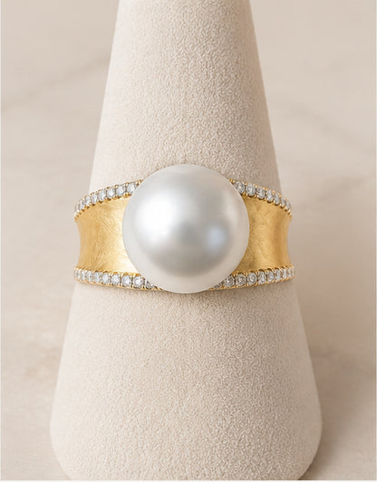 White South Sea Pearl 10mm Ring in 18k Yellow Gold with Diamonds 0.15ct 265372