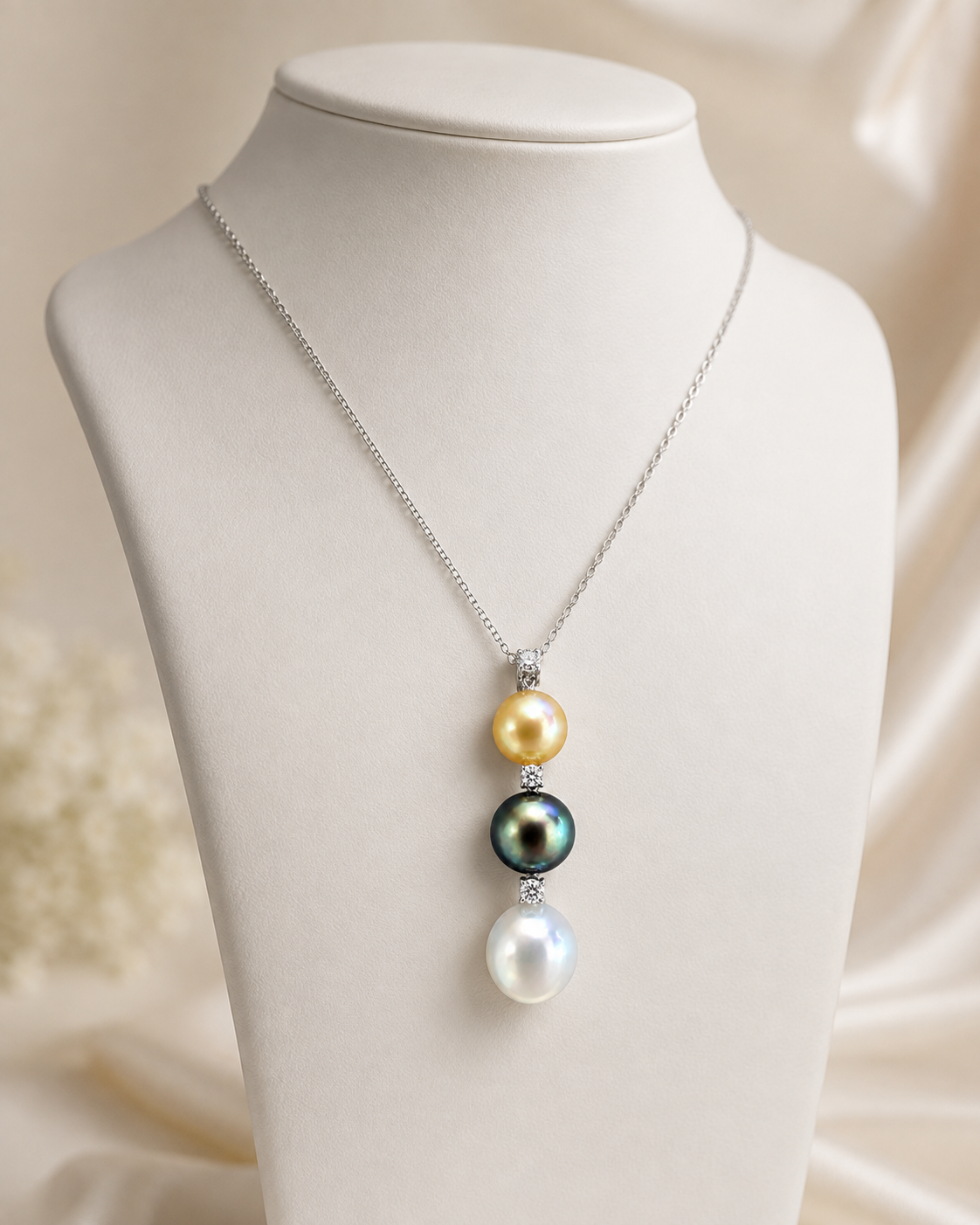 18K White Gold Multicoloured Pearls 10mm–11mm (3 Pearls) Diamonds 0.30CT